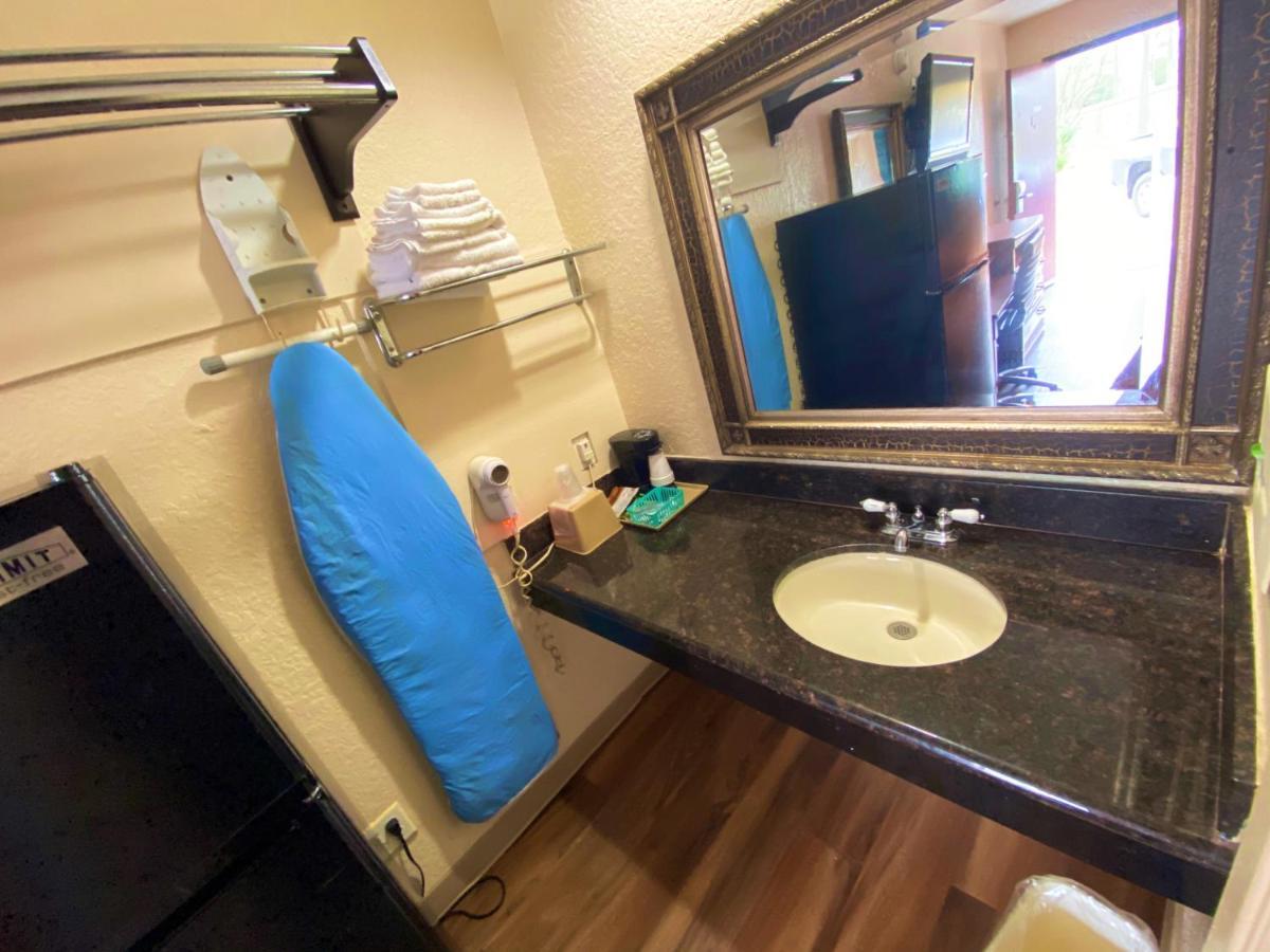 Economy Lodge Texas City Refinery Екстер'єр фото